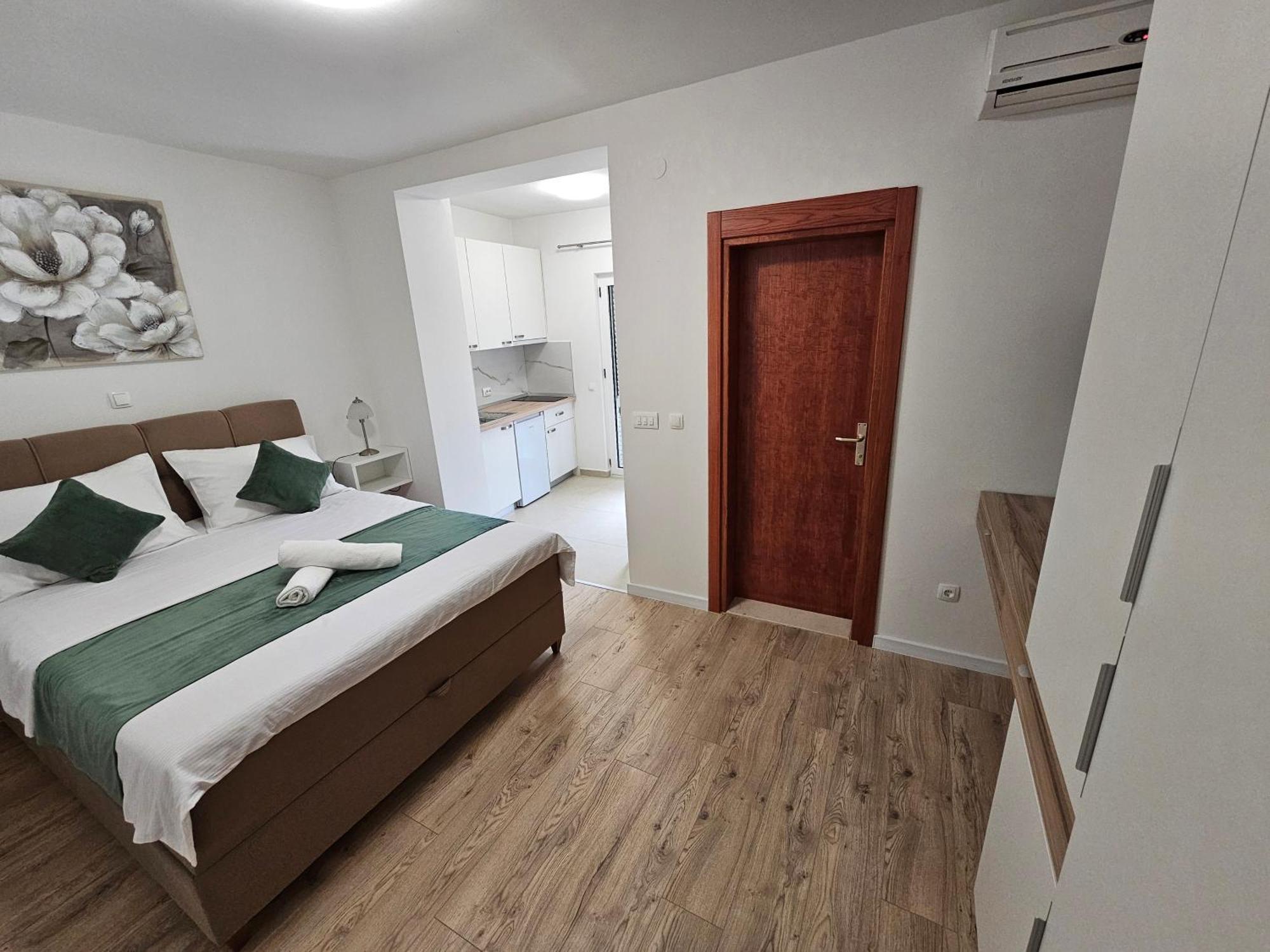 Apartments Kovac Makarska Exterior foto